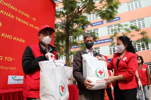 Six sites distributing free food helping Hanoi’s poor