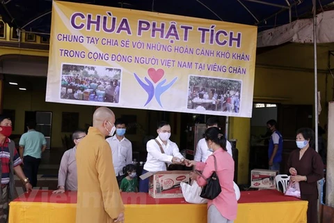 Pagoda in Laos assists Vietnamese community