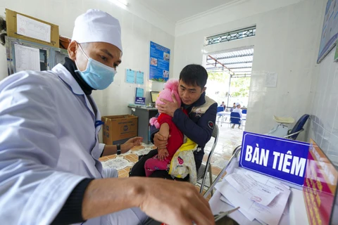 UNICEF, WHO ready to further support Vietnam in immunisation for children