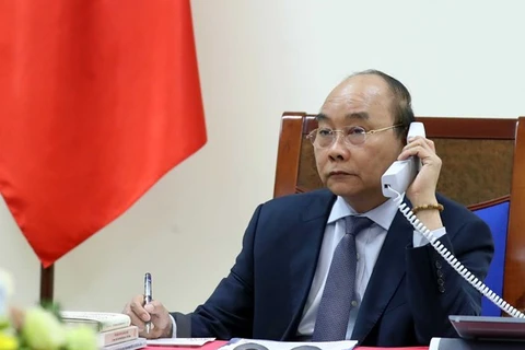 PM Nguyen Xuan Phuc holds phone talks with Japanese counterpart