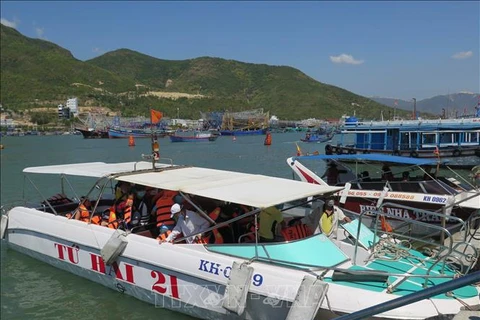 New 12-dock tourist pier on trial run in Nha Trang