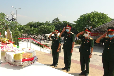 Remains of Vietnamese fallen soldiers in Laos reburied in Quang Binh
