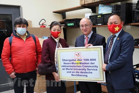 COVID-19: 100,000 masks presented to 16 German states 