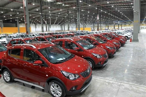 Prime Minister cuts registration fee for locally-manufactured car buyers