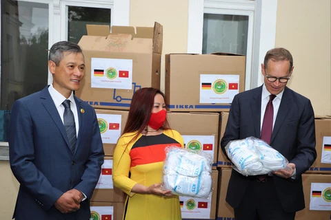 Berlin Mayor appreciates Vietnamese expats’ charity work 