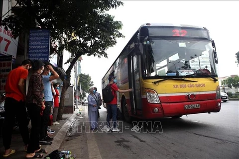 Hanoi to build 270 bus shelters, upgrade 330