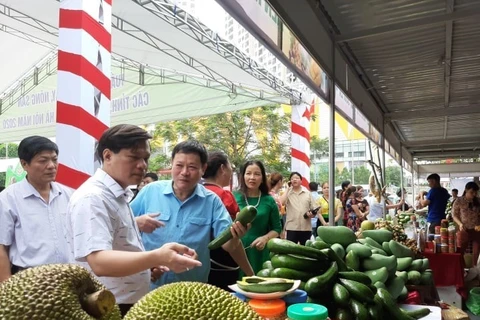 Fruit, farm produce week underway in Hanoi