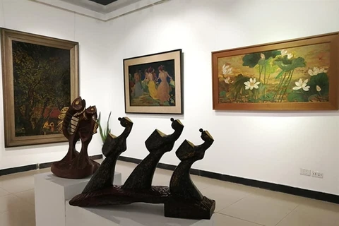 Exhibition honours traditional lacquer painting 