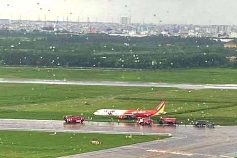 Tan Son Nhat runway reopens after Vietjet incident