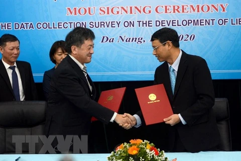 Da Nang, JICA shake hands in Lien Chieu Port development