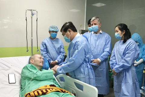 HCM City leader visits medical staff, foreign COVID-19 patient 