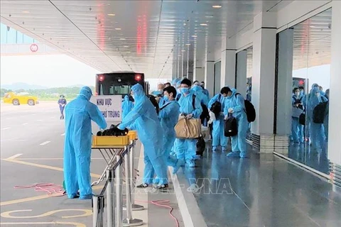 150 Japanese experts land at Van Don int’l airport 