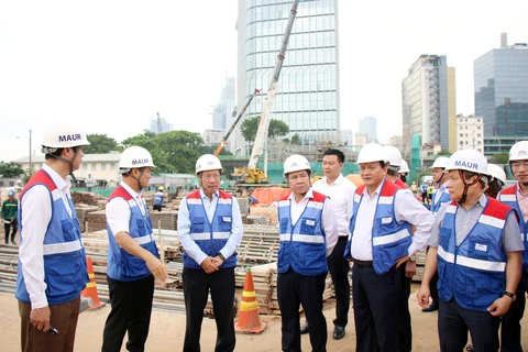 Deputy PM checks Ben Thanh-Suoi Tien metro line project