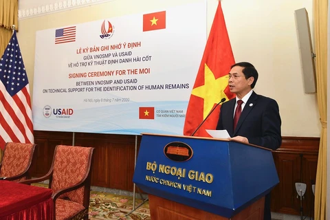 Deputy Foreign Minister Bui Thanh Son speaks at the signing ceremony of the Memorandum of Intent (MOI) on technical support for the identification of human remains between Vietnam and the US. (Photo courtesy of the USAID Vietnam)