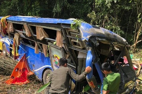 Five dead in coach crash in Kon Tum