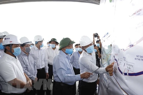 PM inspects construction progress of Trung Luong-My Thuan Expressway 
