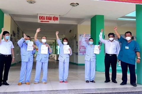 Four patients in Da Nang recover from COVID-19