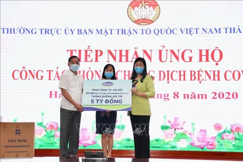 Hanoi receives 50,000 COVID-19 sample collection kits from Vinamilk