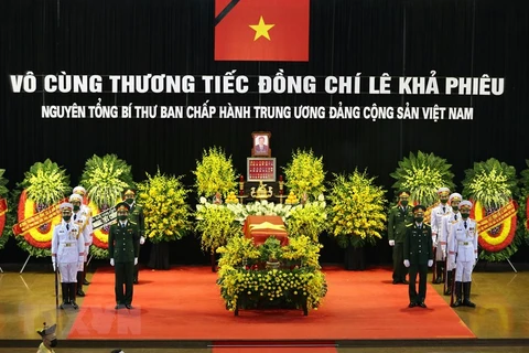 Memorial, burial services held for former Party General Secretary Le Kha Phieu 
