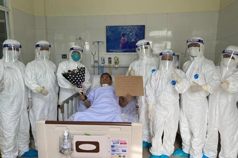 Two COVID-19 patients successfully treated in Da Nang 