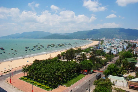 Binh Dinh wants two large projects to seek FDI
