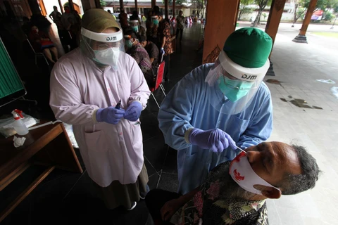 Indonesia tries to protect medical workers from infecting SARS-CoV-2