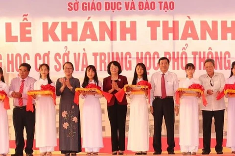 Vice President attends school inauguration ceremony in Vinh Long 