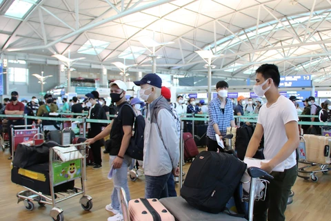 Over 640 Vietnamese repatriated from Singapore, Republic of Korea