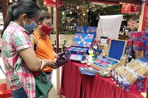 Mooncake producers begin selling well before Mid-Autumn Festival