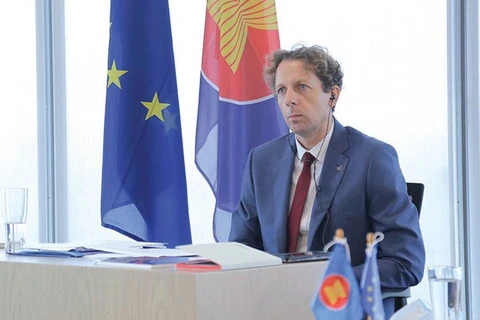 EU presents over 200 masters scholarships to ASEAN students