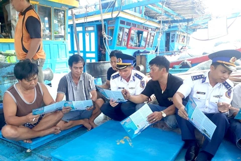 Ba Ria-Vung Tau fishermen instal modern facilities in boats to ensure safety