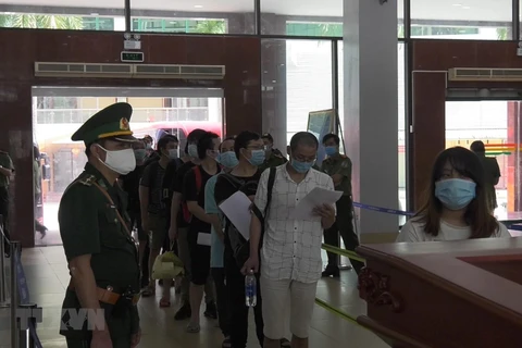 113 illegal Chinese migrants returned via Lao Cai int’l border gate 