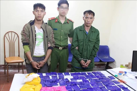 Son La: two drug dealers caught red handed
