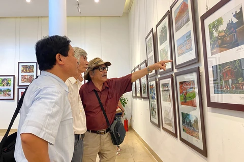 Photo exhibition on Hanoi opens