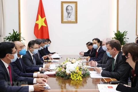 PM Nguyen Xuan Phuc hosts UK Minister of State for Trade Policy