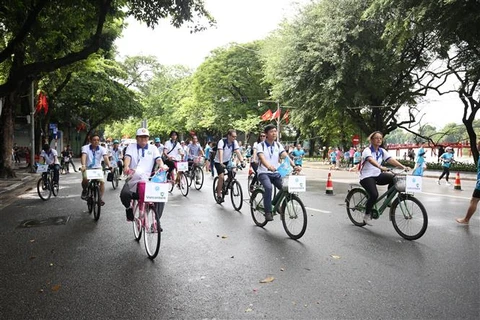 Hanoi cycling journey helps raise awareness on environment protection 