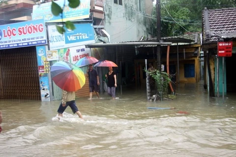 Severe flooding leaves 18 dead, 14 missing in central Vietnam