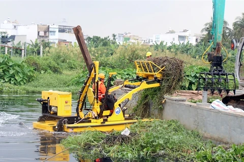 HCM City trials new system to collect rubbish from water bodies