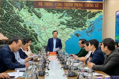 Meeting discusses support for flooding-hit areas in central region 