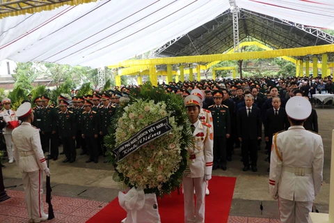 Memorial service for officials, soldiers killed by landslide in Thua Thien - Hue