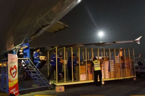 Vietjet offer free transport of relief aid to central region