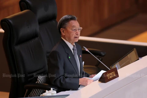 Thai parliament seeks solution to political crisis