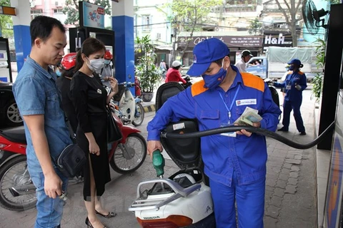 Prices of E5 RON92, RON95 petrol products down slightly