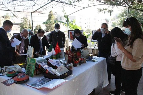 Photo exhibition marks 58th anniversary of Vietnam-Algeria ties
