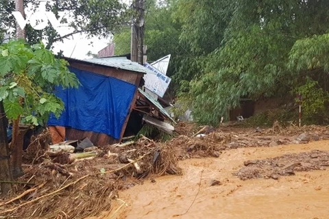 PM urges prompt rescue efforts after severe landslide hits central province 