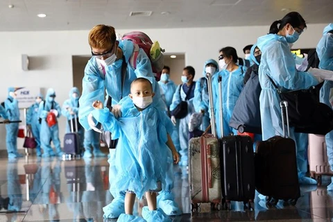 More Vietnamese citizens return home from abroad