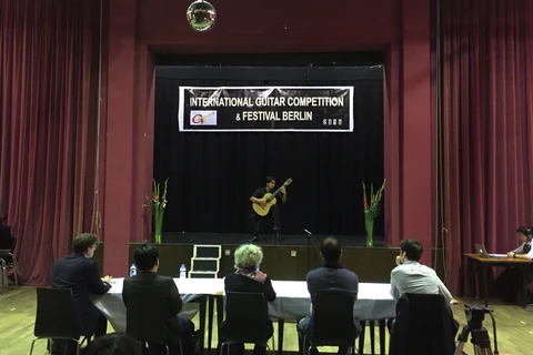Vietnamese guitarist wins prize at Berlin competition 