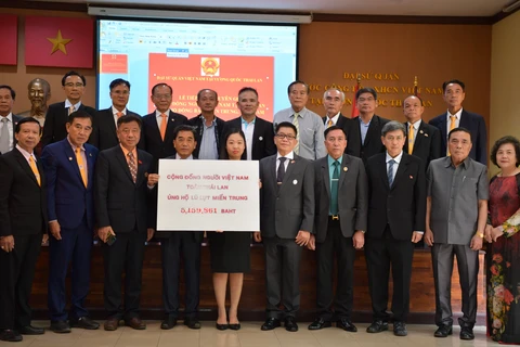Overseas Vietnamese supporting flood victims