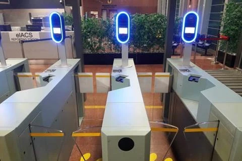 Singapore applies iris patterns, face scanning at all immigration checkpoints