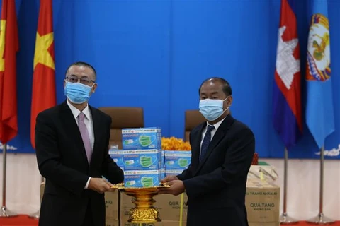 Face masks presented to Cambodian People's Party 